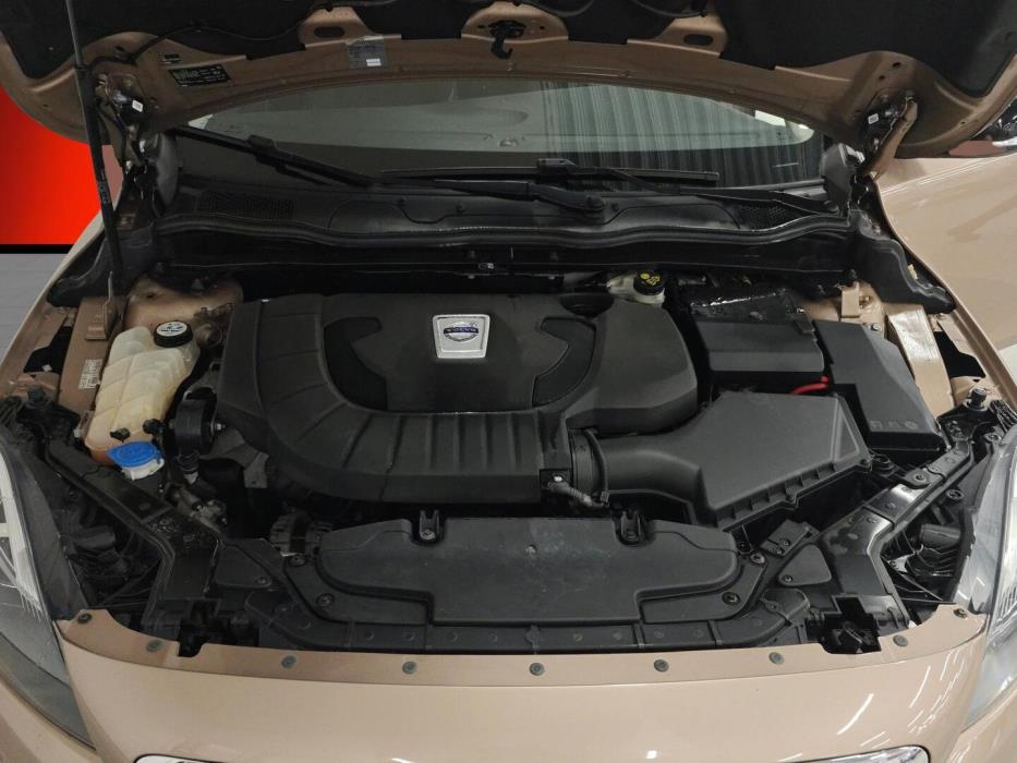 VOLVO V40 Cross Country 2013