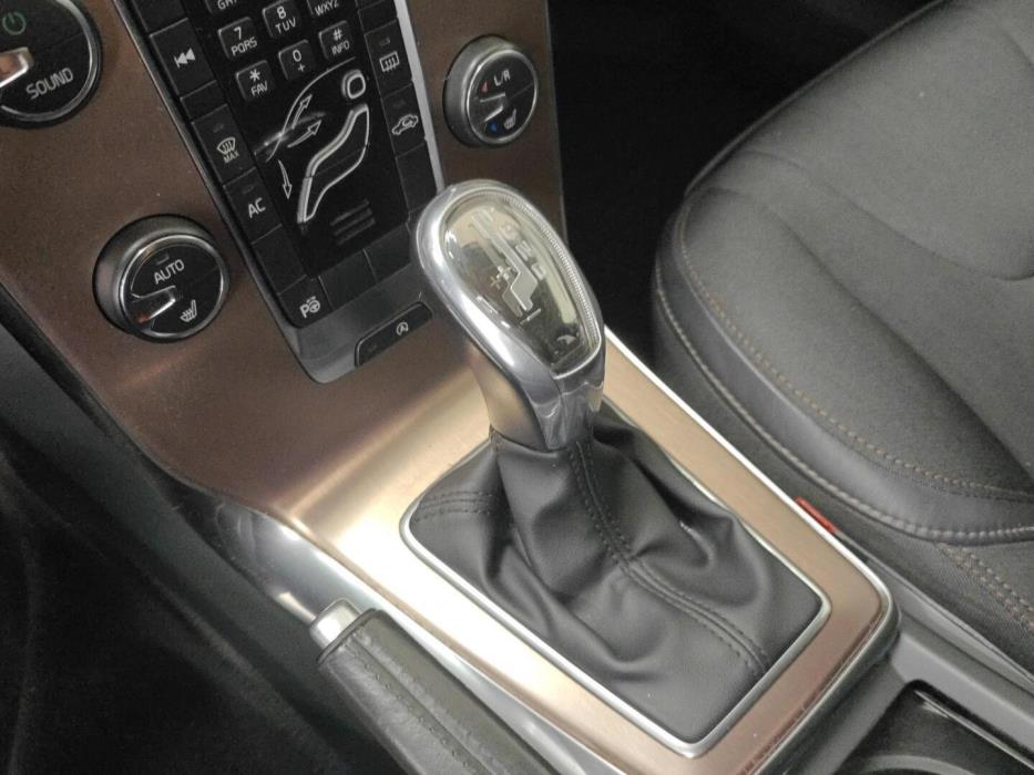 VOLVO V40 Cross Country 2013