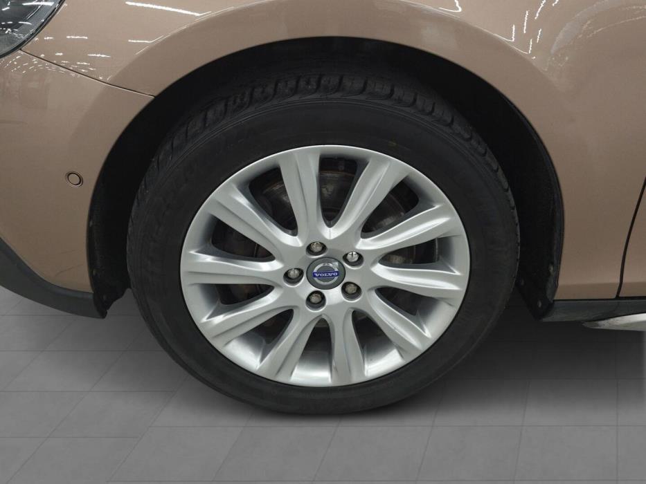 VOLVO V40 Cross Country 2013