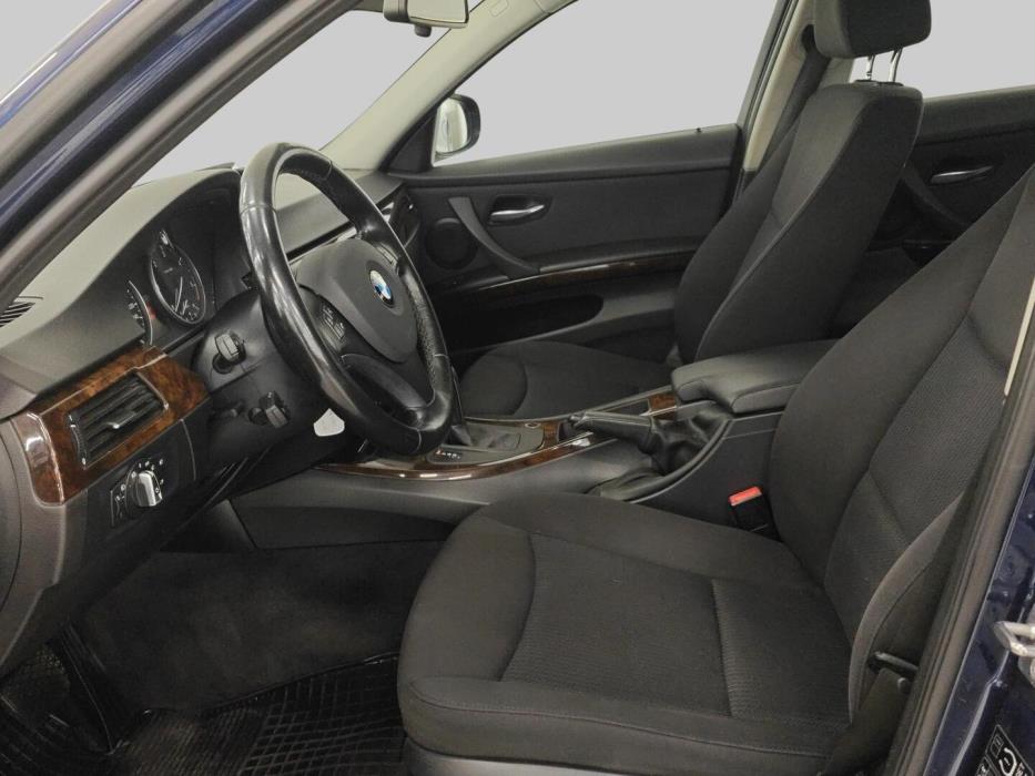 BMW 320 2010