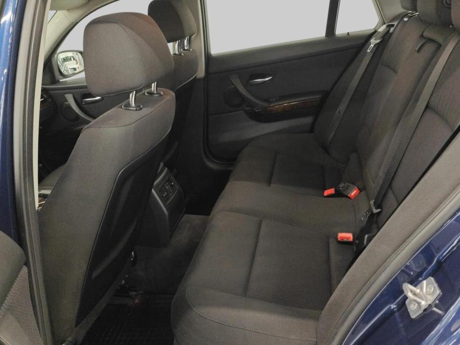 BMW 320 2010