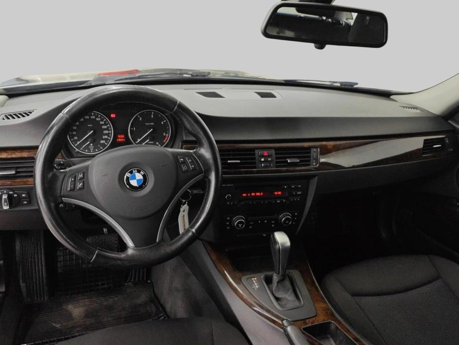 BMW 320 2010