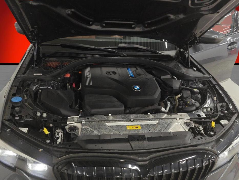 BMW 330 2021