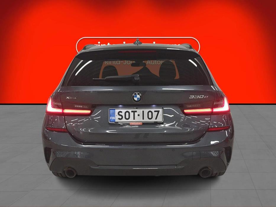 BMW 330 2021