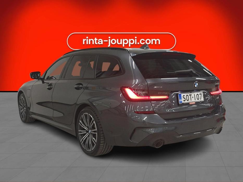 BMW 330 2021
