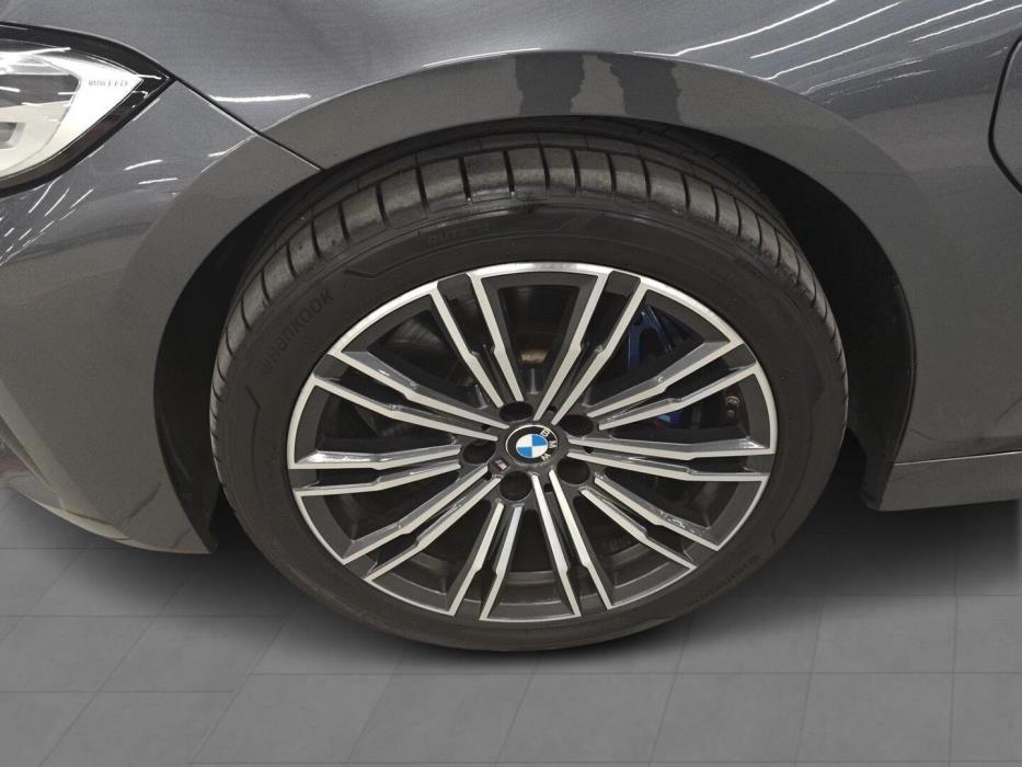 BMW 330 2021