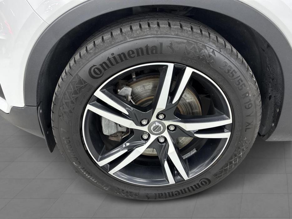 VOLVO XC40 2020