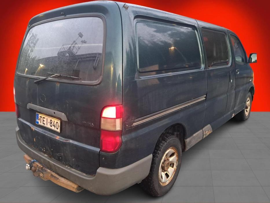 TOYOTA Hiace 2005