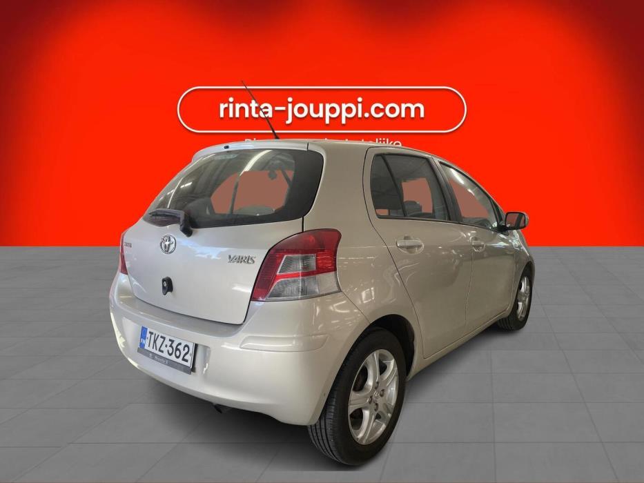 TOYOTA Yaris 2010
