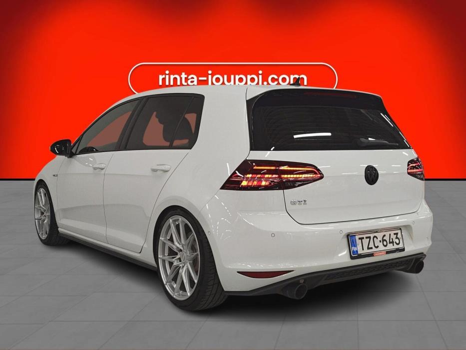 VOLKSWAGEN Golf 2014