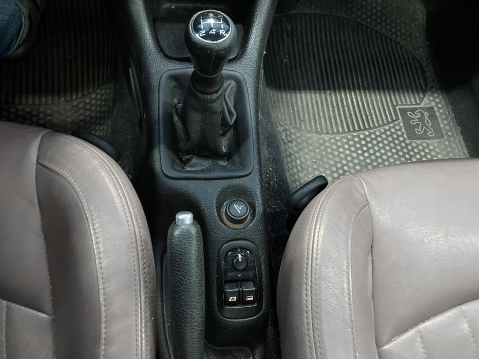 PEUGEOT 206 2004