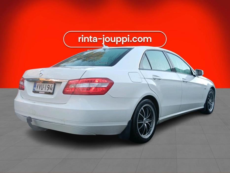 MERCEDES-BENZ E 2011