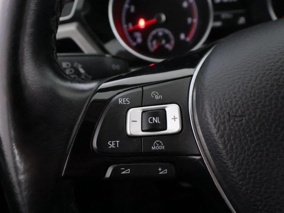 VOLKSWAGEN TOURAN 2017