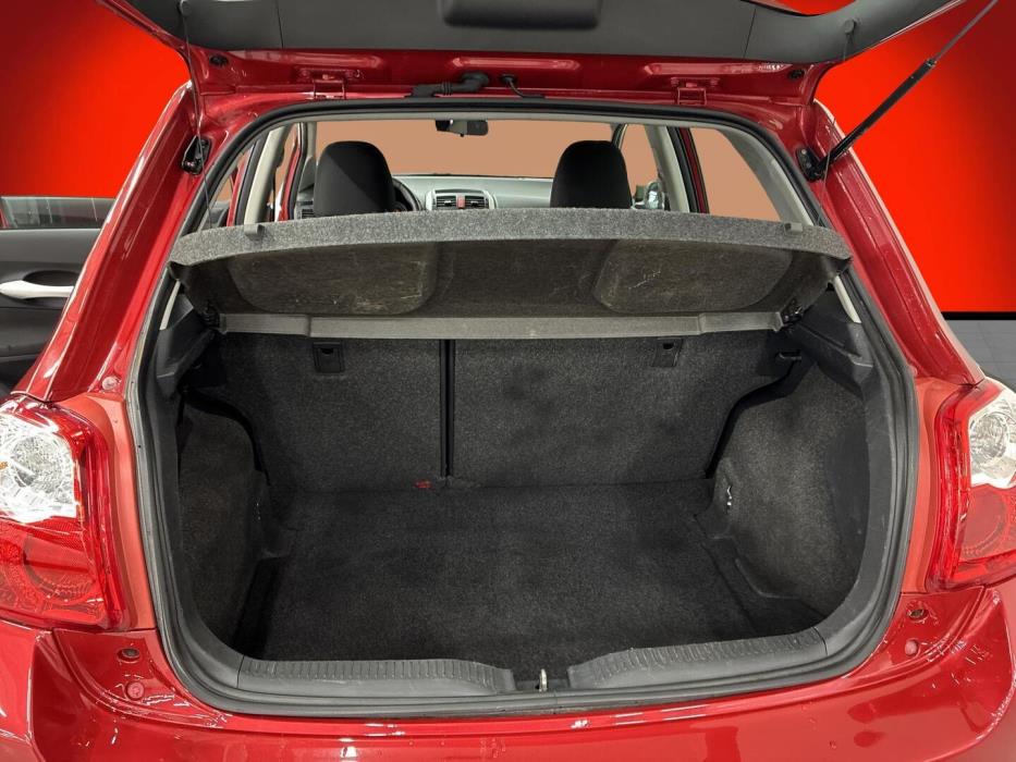 TOYOTA Auris 2011