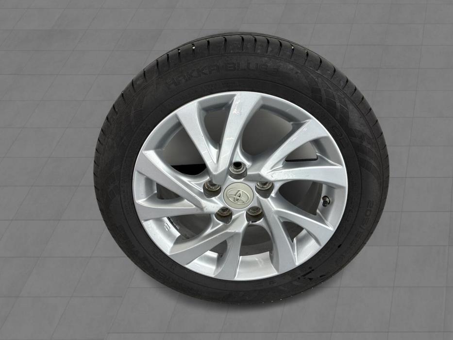 TOYOTA Auris 2015