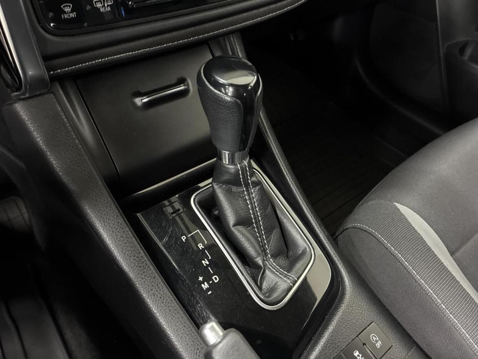 TOYOTA Auris 2015