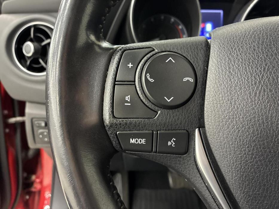 TOYOTA Auris 2015