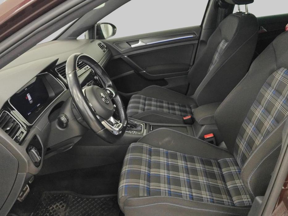 VOLKSWAGEN Golf 2018