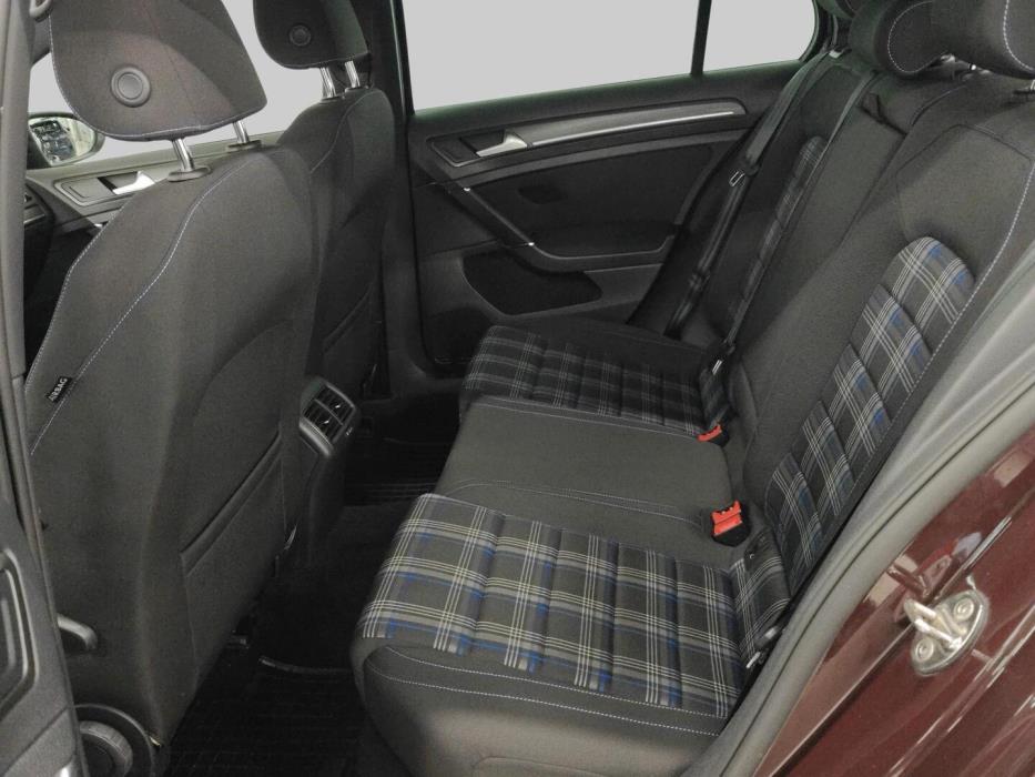 VOLKSWAGEN Golf 2018