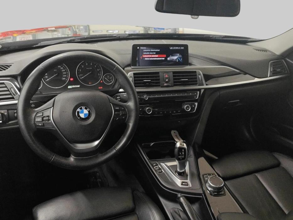 BMW 330 2018
