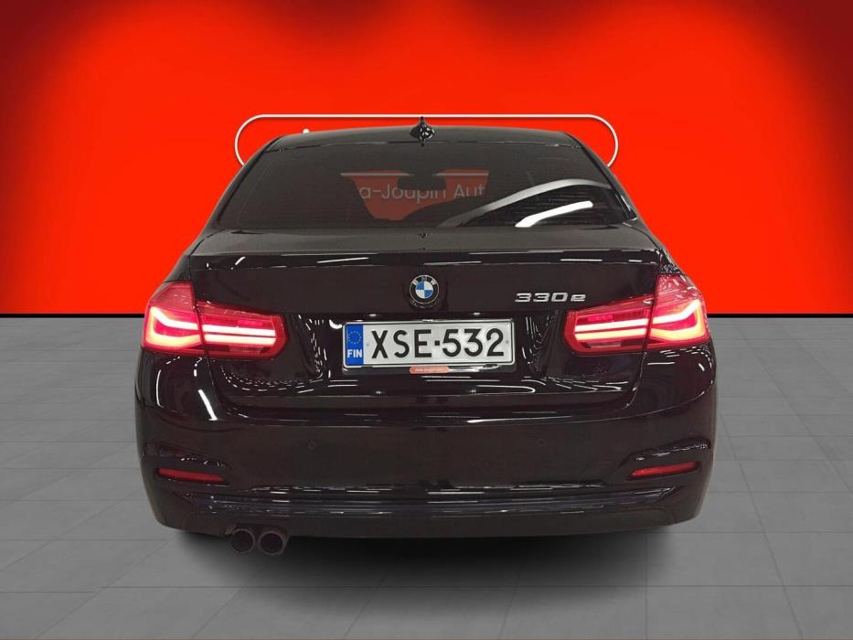 BMW 330 2018