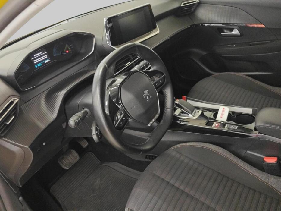 PEUGEOT e-208 2021