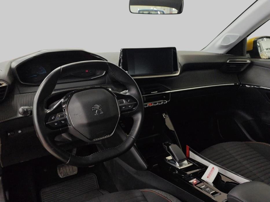 PEUGEOT e-208 2021