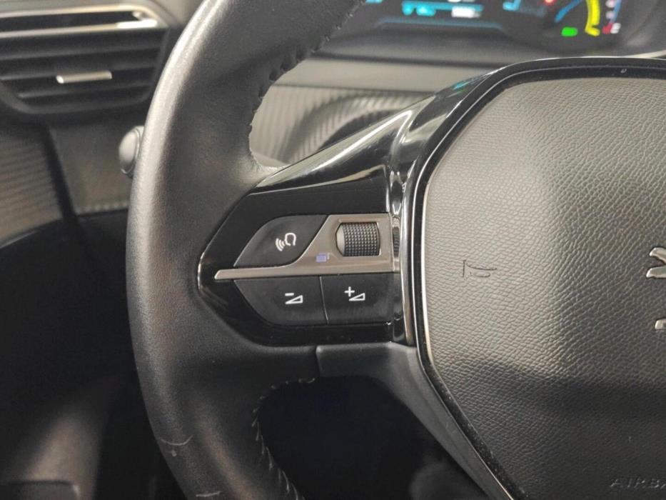 PEUGEOT e-208 2021