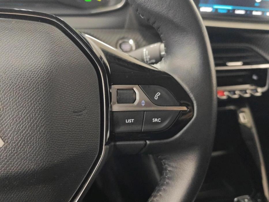 PEUGEOT e-208 2021
