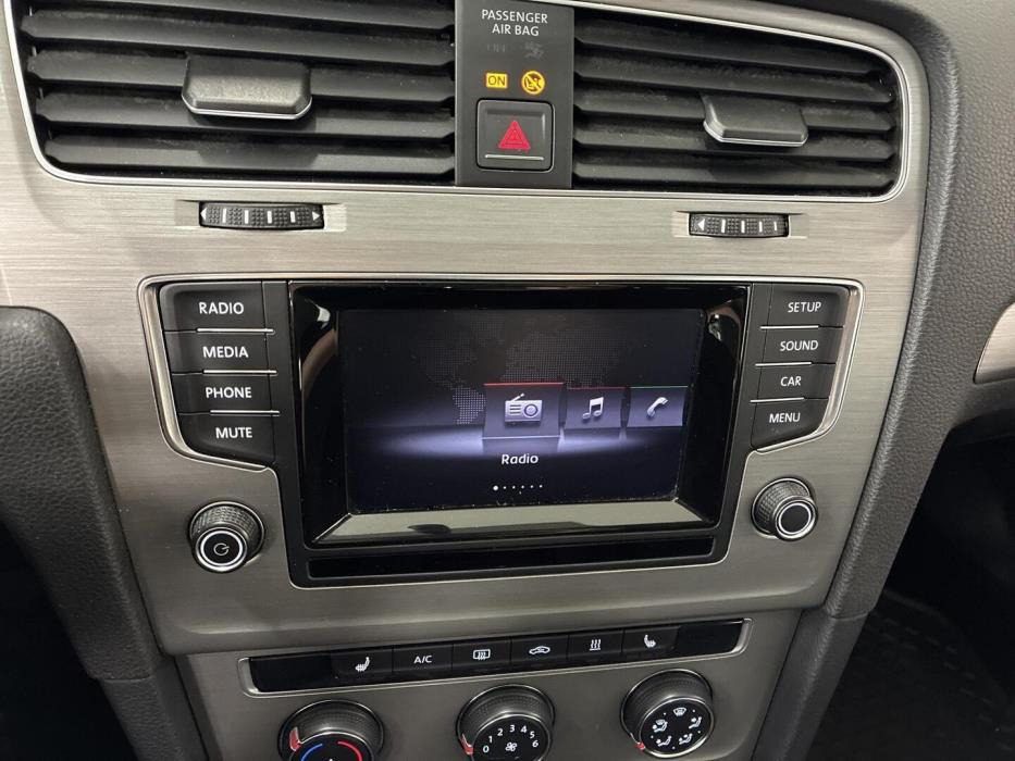 VOLKSWAGEN Golf 2014