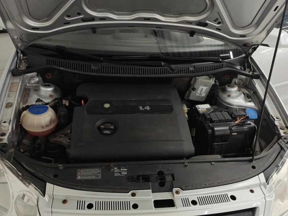 VOLKSWAGEN Polo 2006