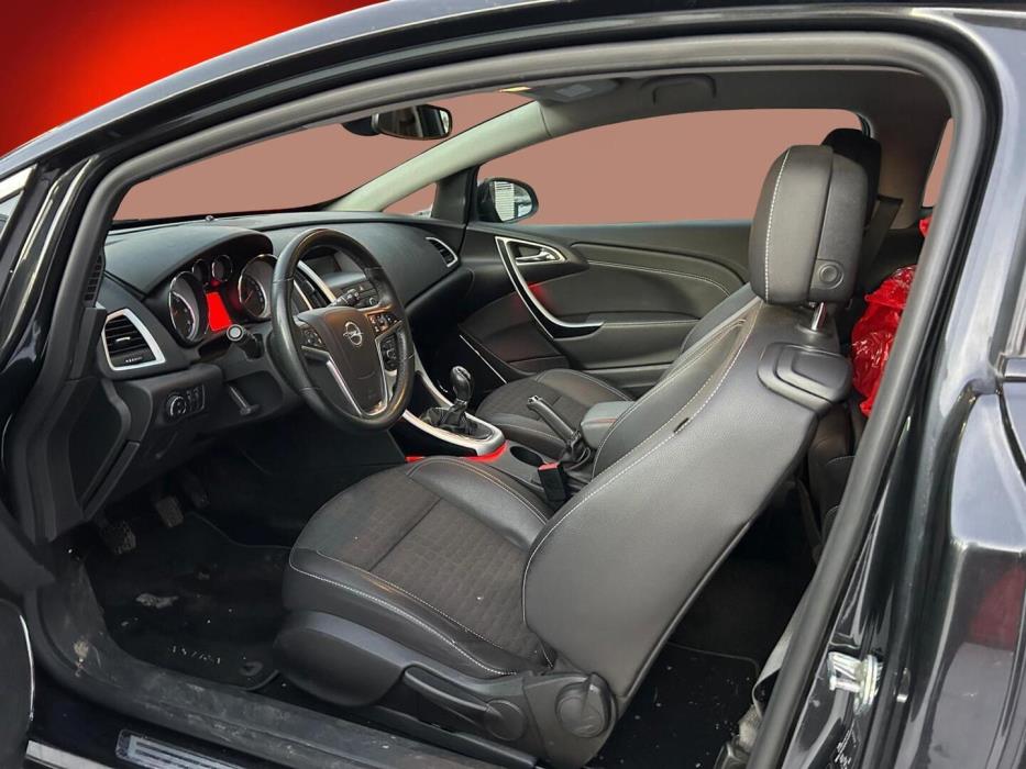 OPEL Astra 2012