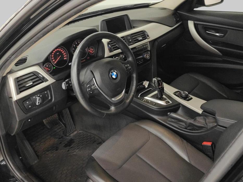 BMW 330 2018