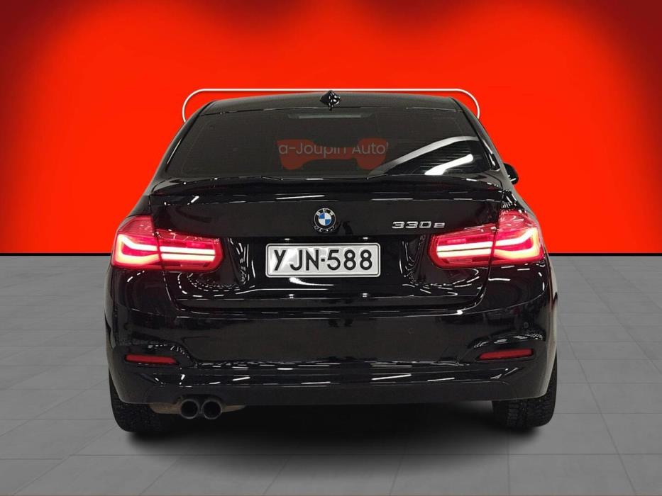 BMW 330 2018