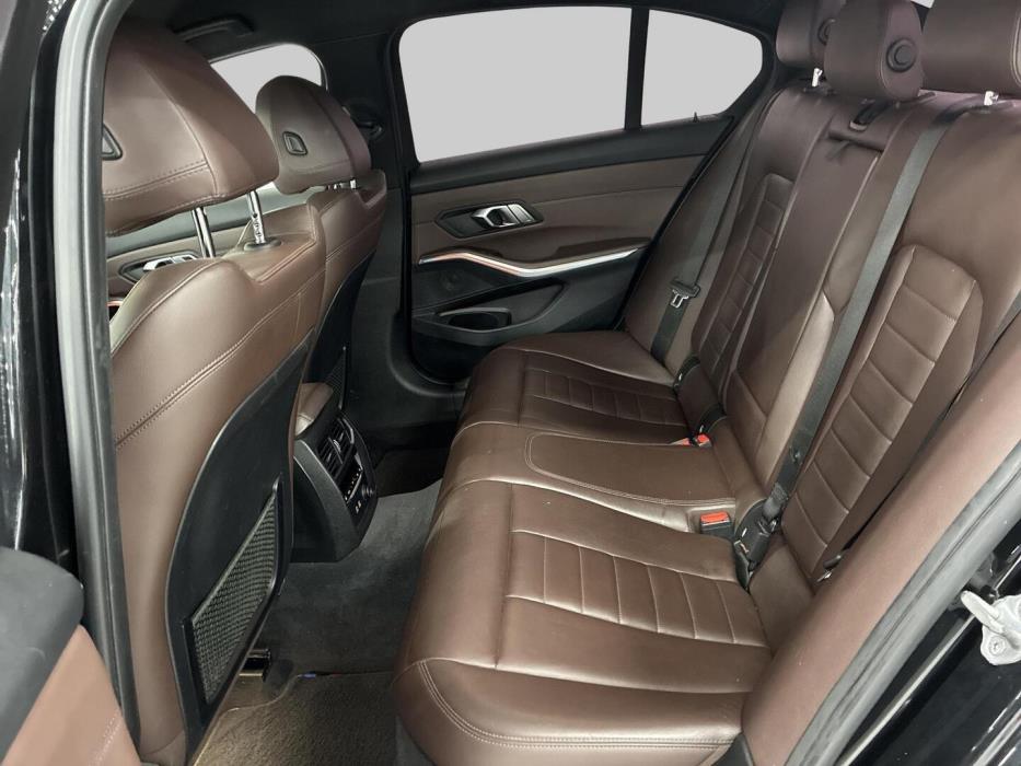 BMW 330 2019