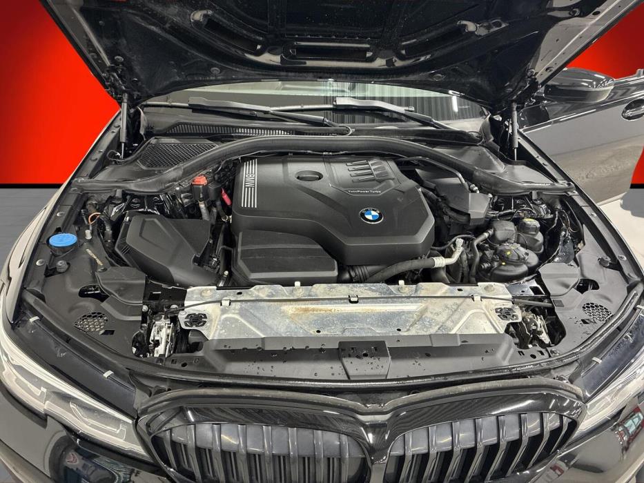 BMW 330 2019