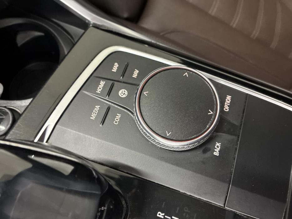 BMW 330 2019