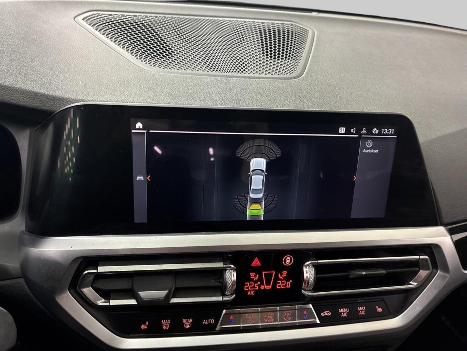 BMW 330 2019