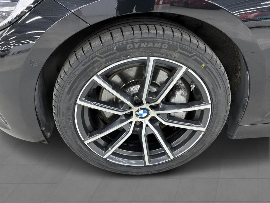 BMW 330 2019