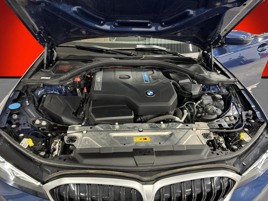 BMW 330 2024