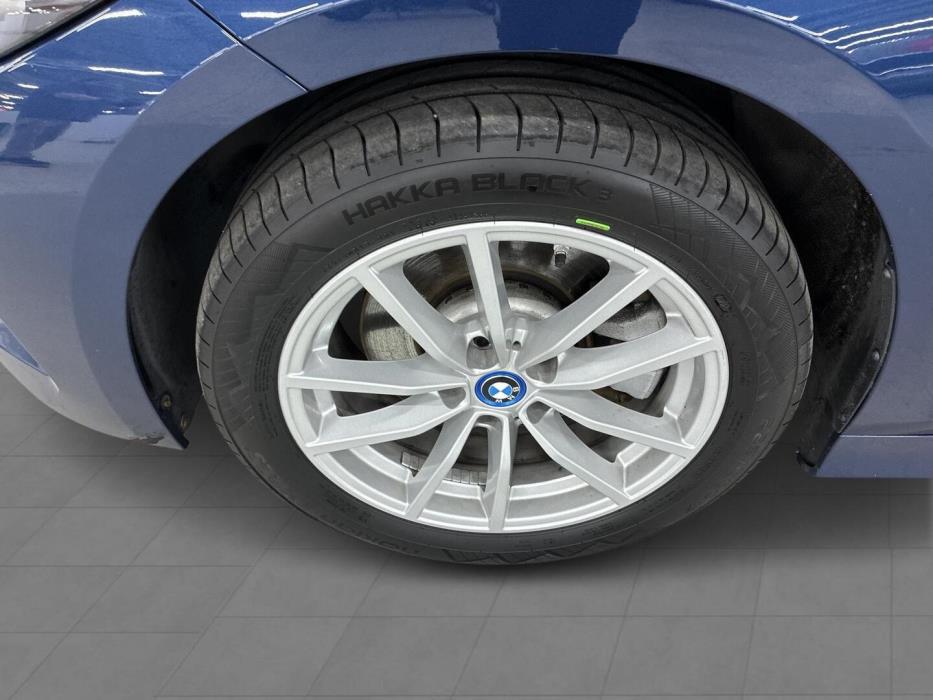 BMW 330 2024