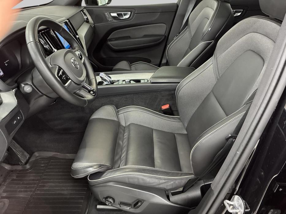 VOLVO XC60 2024