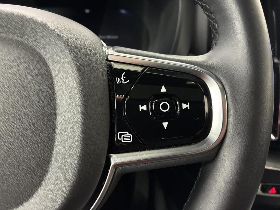 VOLVO XC60 2024