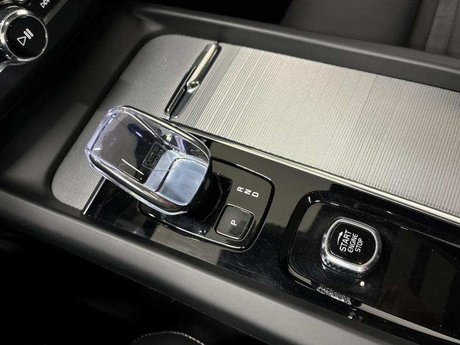 VOLVO XC60 2024