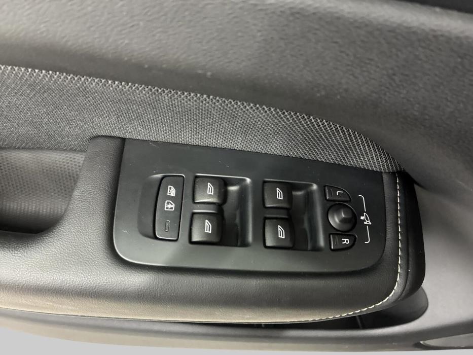 VOLVO XC60 2024