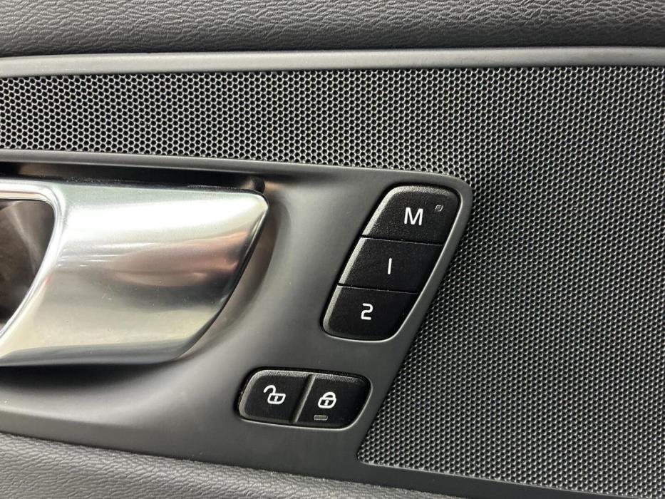 VOLVO XC60 2024