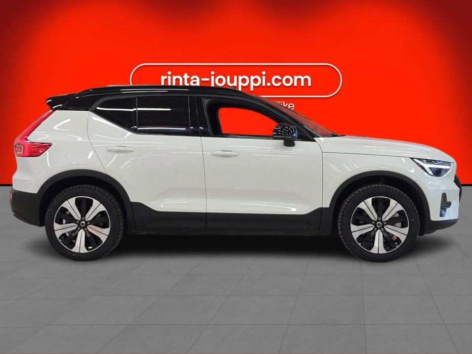 VOLVO XC40 2023