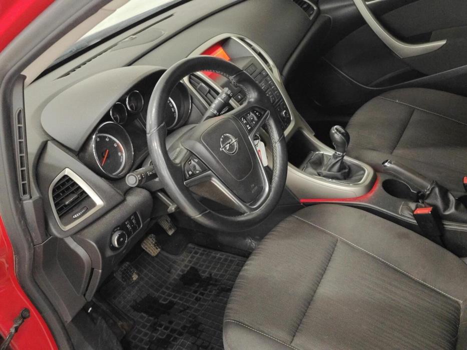OPEL Astra 2012