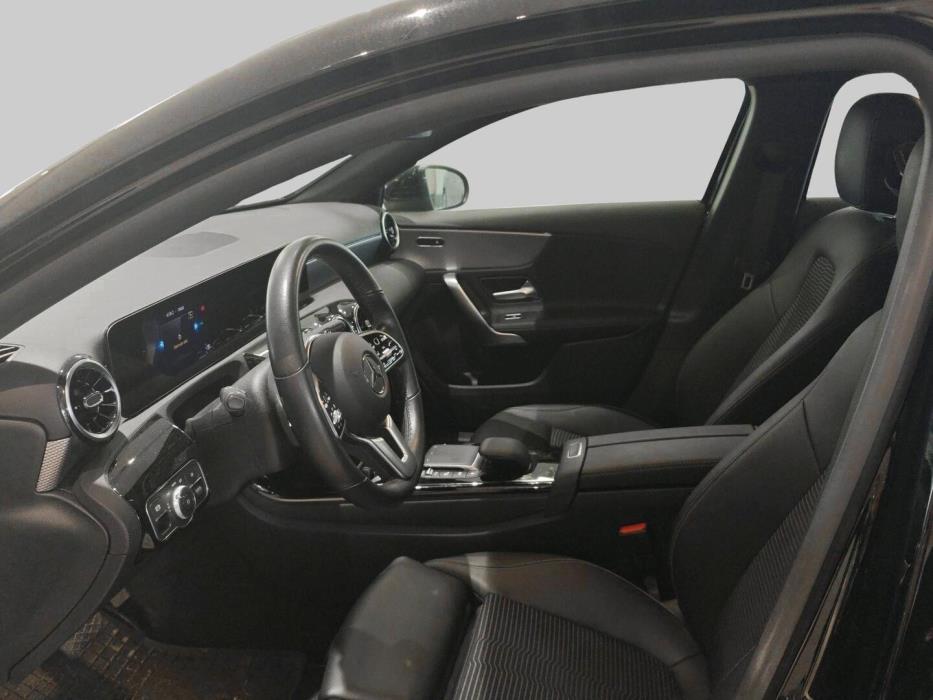 MERCEDES-BENZ A 2022