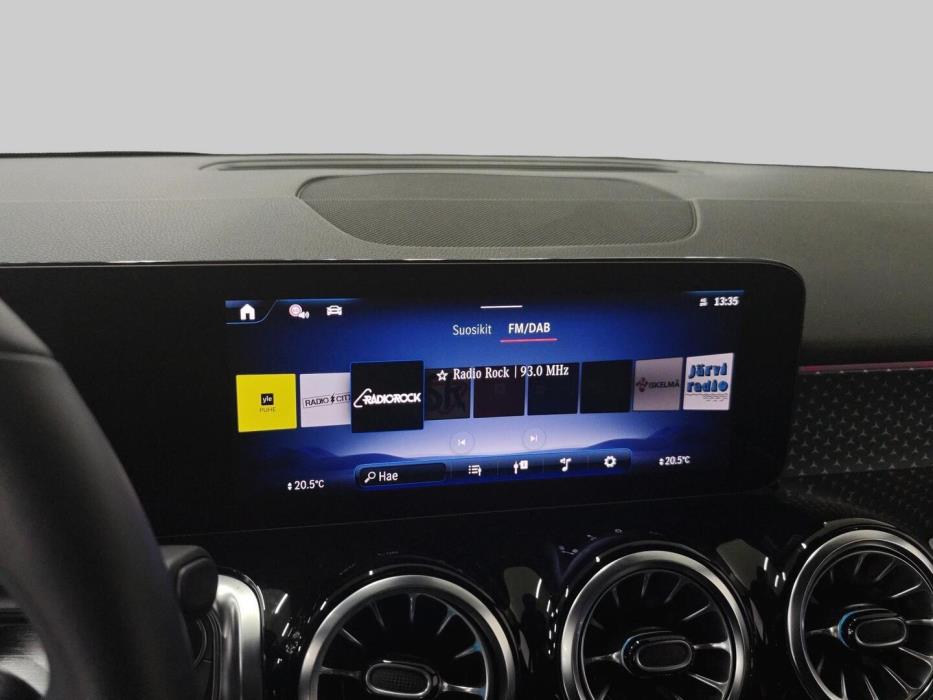 MERCEDES-BENZ EQB 2025